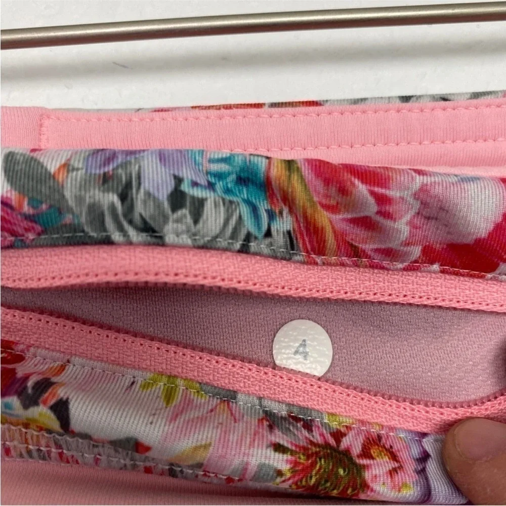 Lululemon Run Inspire Crop II Flowabunga mini Multi Bleached Coral Size 4
